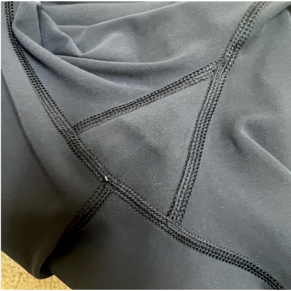 Lululemon Cadence Crusher Tight With Reflective Detail On Legs - Picture 5 of 9